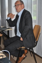 Haveristen sukuseuran pj Mauno Haverinen vuosikokouksessa, kuva Anu Piironen