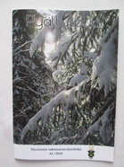 Pyällyspuu61/2018 painotalossa painettuna ja uunituoreena. Sukulehti ilmestyi huhtikuussa, viikon 17 lopulla, kun viimeiset lumet ja jäät ovat maisemasta sulamassa.