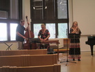 Iltakonsertissa soivat basso, kantele ja laulu, kuva Anupii